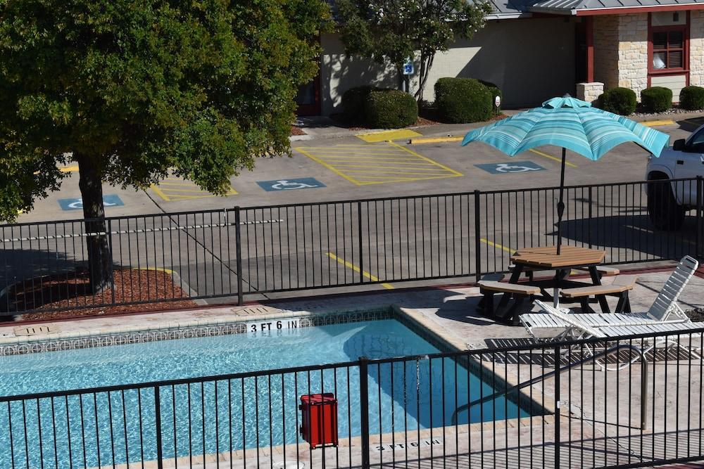 Super 8 By Wyndham Fredericksburg Hotel Exterior photo